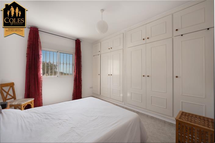 Image No.33-5 Bed Villa / Detached for sale