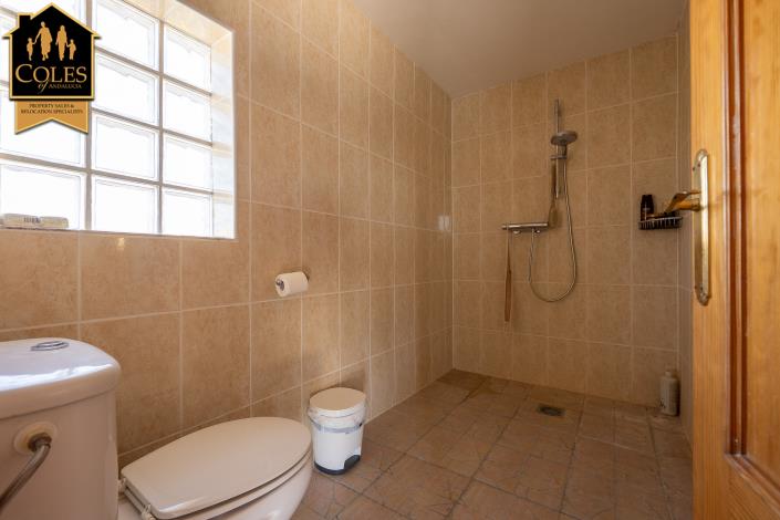 Image No.37-5 Bed Villa / Detached for sale