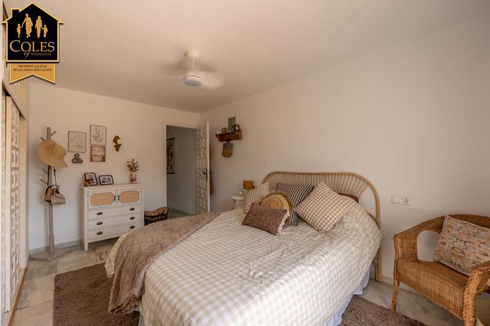 Image No.15-2 Bed Townhouse for sale