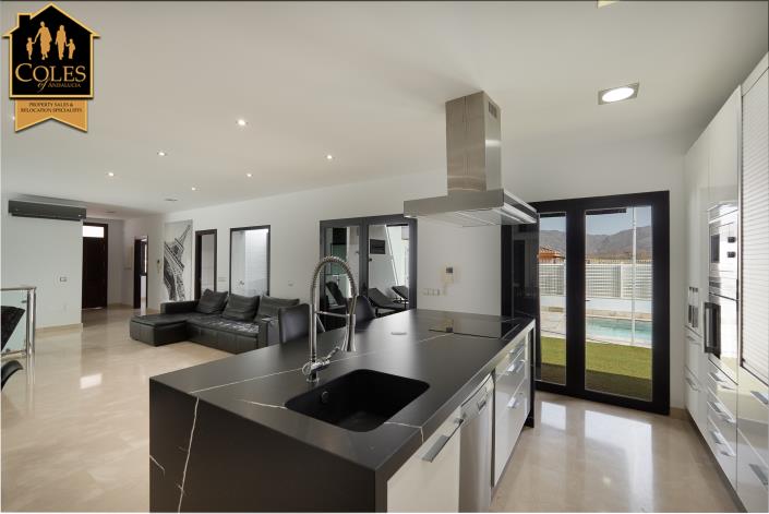 Image No.10-4 Bed Villa / Detached for sale