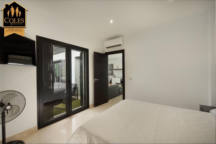 Image No.14-4 Bed Villa / Detached for sale