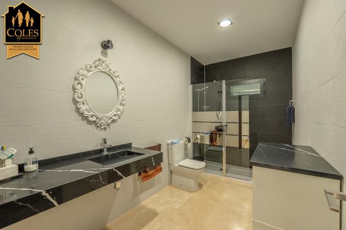 Image No.19-4 Bed Villa / Detached for sale