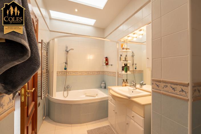 Image No.21-3 Bed Villa for sale