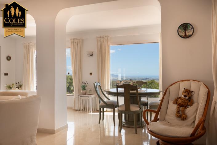 Image No.8-4 Bed Villa / Detached for sale