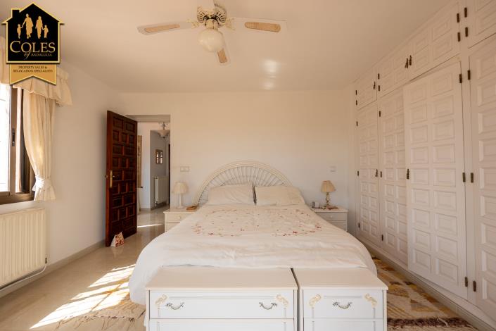 Image No.15-4 Bed Villa / Detached for sale