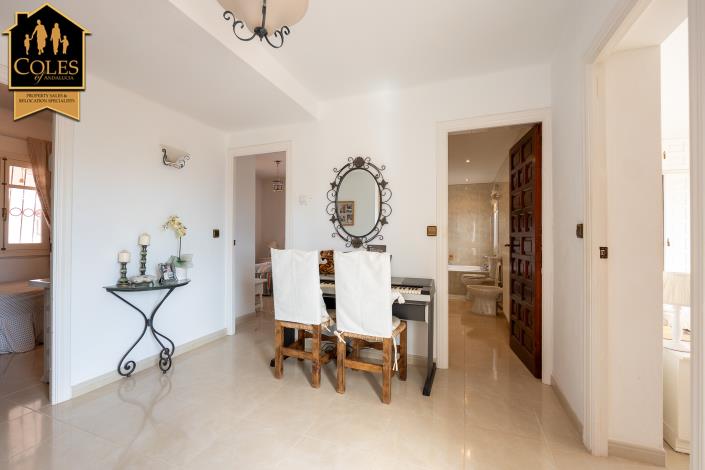 Image No.19-4 Bed Villa / Detached for sale