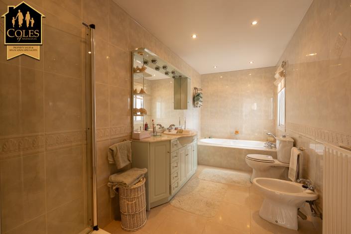 Image No.23-4 Bed Villa / Detached for sale