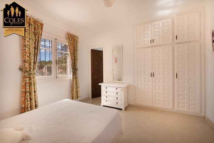 Image No.34-4 Bed Villa / Detached for sale