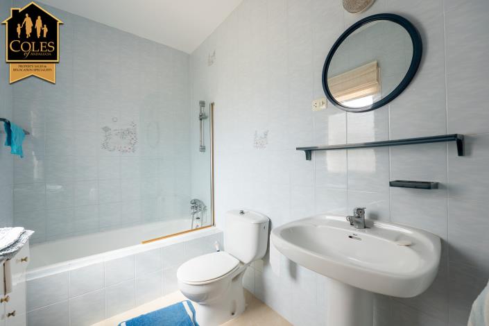 Image No.35-4 Bed Villa / Detached for sale