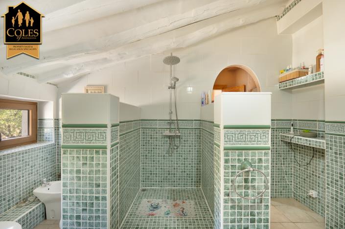 Image No.32-6 Bed Cortijo for sale