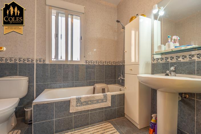 Image No.19-3 Bed Villa / Detached for sale