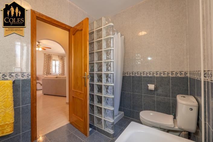 Image No.20-3 Bed Villa / Detached for sale