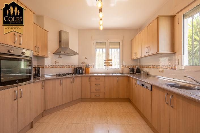 Image No.15-4 Bed Villa / Detached for sale