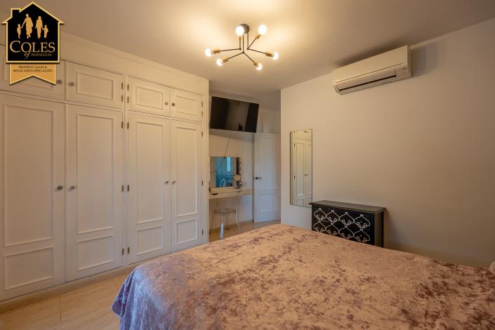 Image No.24-4 Bed Villa / Detached for sale