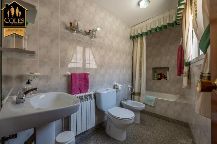 Image No.23-7 Bed Villa / Detached for sale
