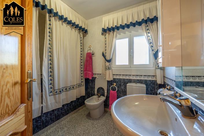 Image No.56-7 Bed Villa / Detached for sale
