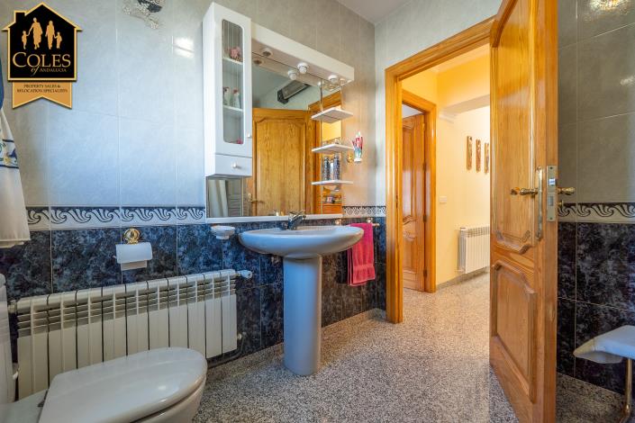 Image No.57-7 Bed Villa / Detached for sale