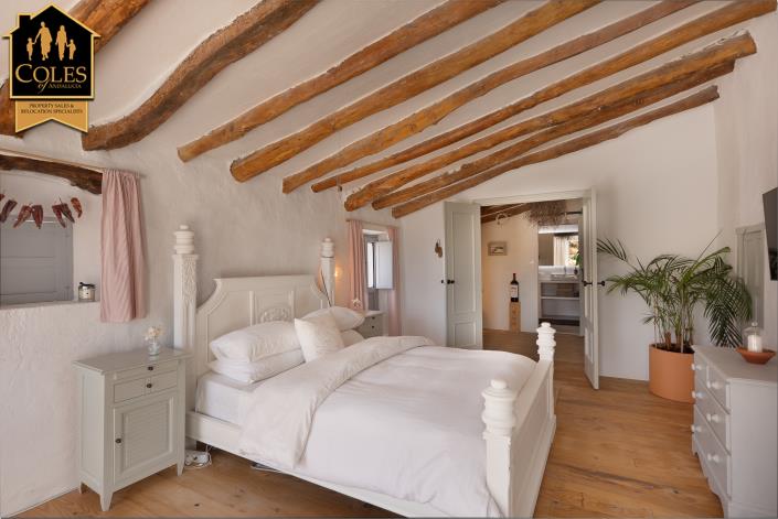 Image No.27-4 Bed Cortijo for sale