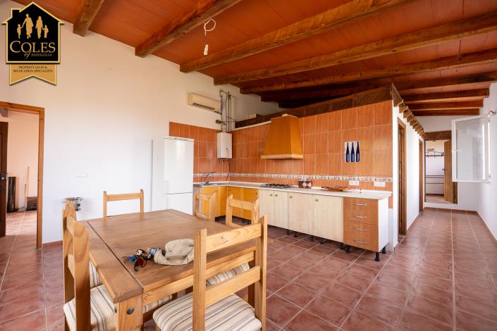 Image No.28-5 Bed Villa / Detached for sale