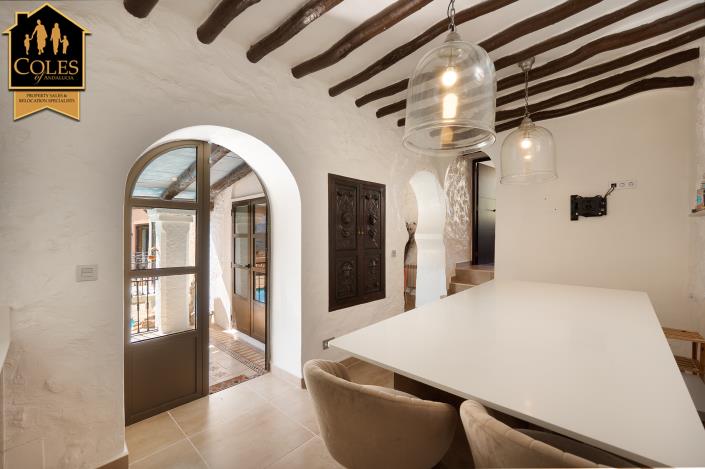 Image No.19-5 Bed Villa / Detached for sale