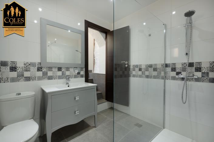 Image No.27-5 Bed Villa / Detached for sale