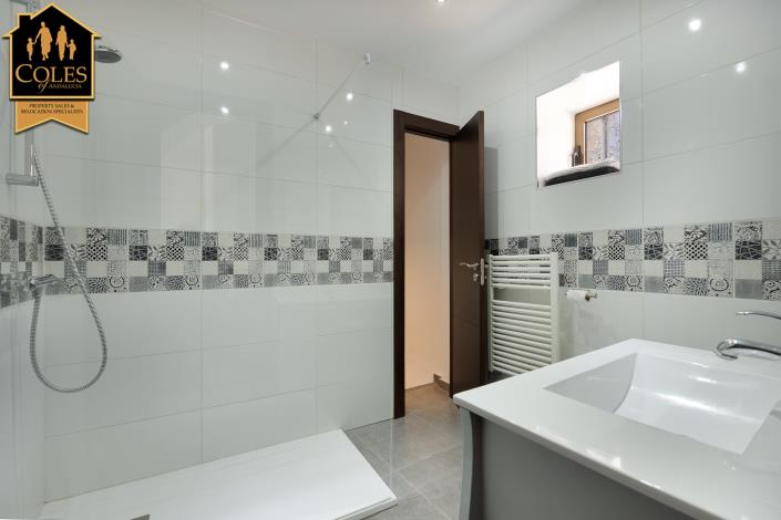 Image No.26-5 Bed Villa / Detached for sale