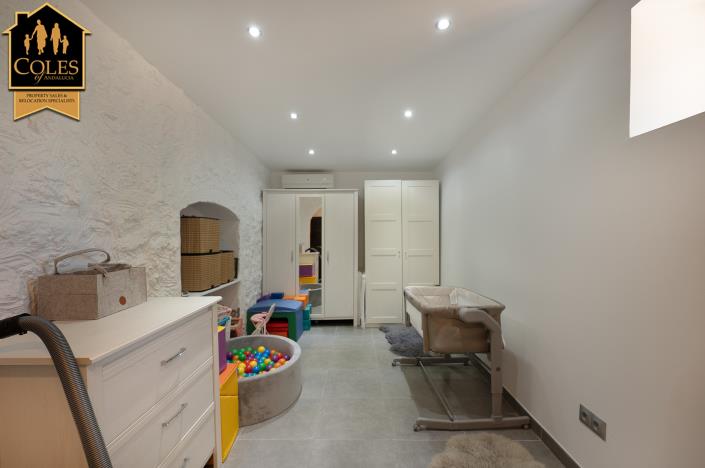 Image No.28-5 Bed Villa / Detached for sale
