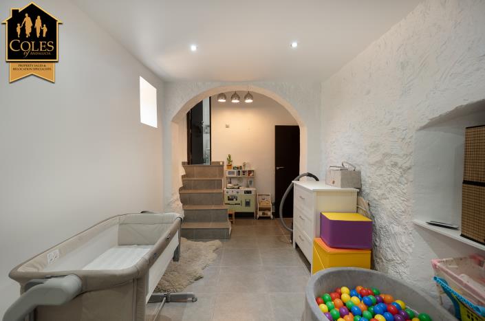 Image No.29-5 Bed Villa / Detached for sale