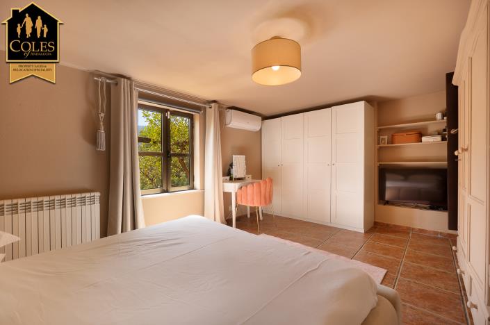 Image No.35-5 Bed Villa / Detached for sale