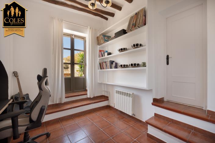 Image No.37-5 Bed Villa / Detached for sale
