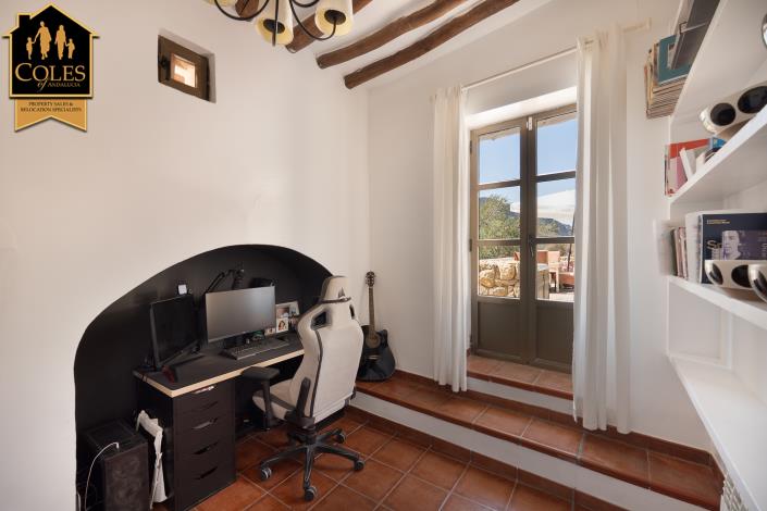 Image No.38-5 Bed Villa / Detached for sale