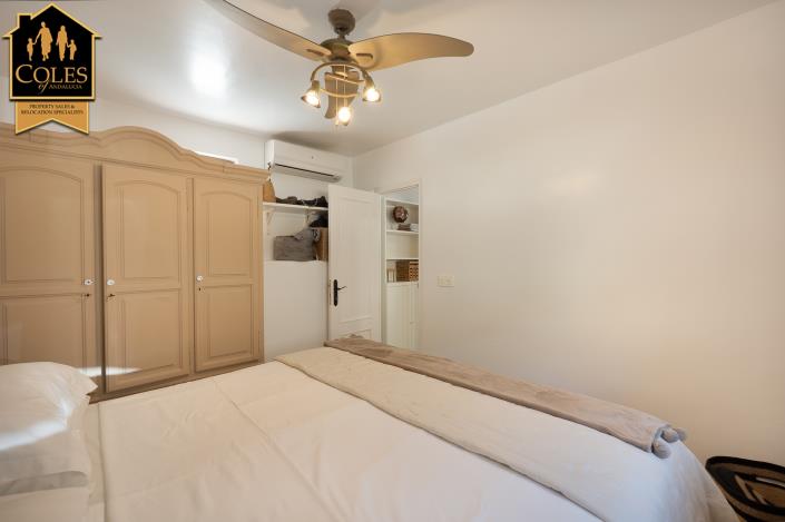 Image No.55-5 Bed Villa / Detached for sale