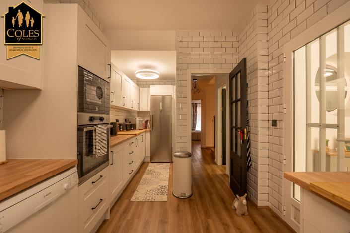Image No.10-3 Bed Townhouse for sale