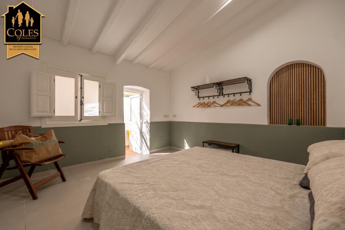 Image No.29-6 Bed Villa / Detached for sale