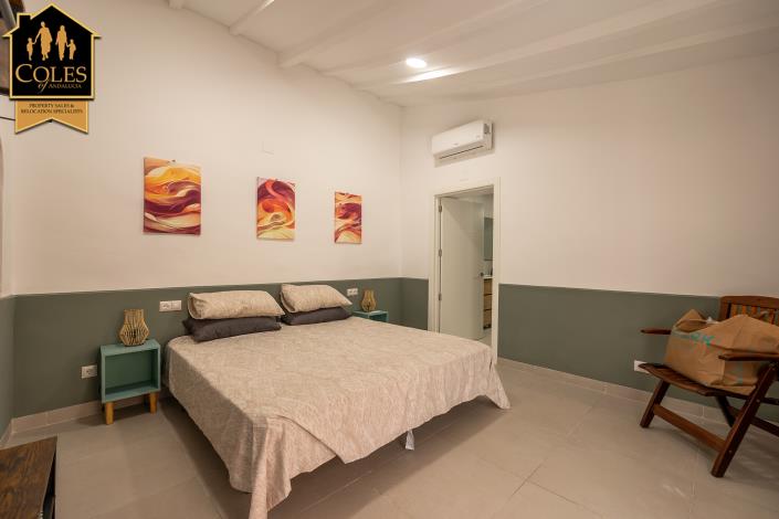 Image No.28-6 Bed Villa / Detached for sale