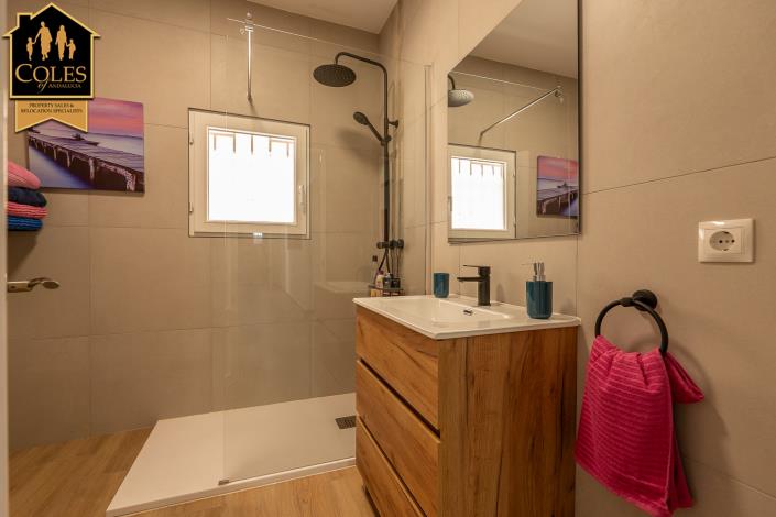 Image No.38-6 Bed Villa / Detached for sale