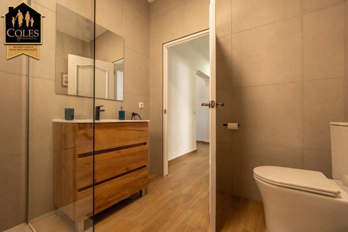 Image No.39-6 Bed Villa / Detached for sale