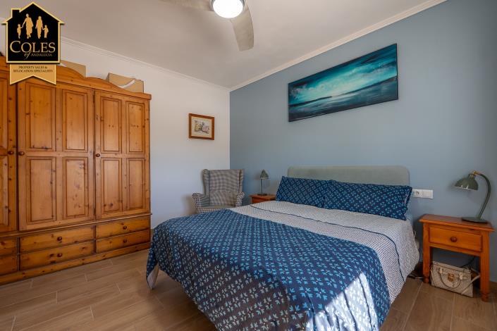 Image No.41-6 Bed Villa / Detached for sale