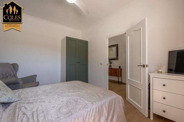 Image No.44-6 Bed Villa / Detached for sale