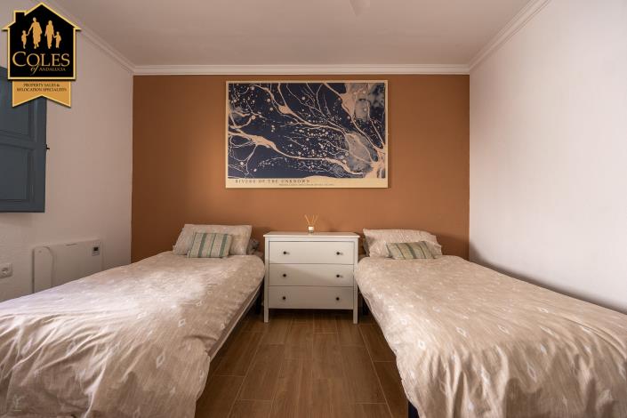Image No.53-6 Bed Villa / Detached for sale