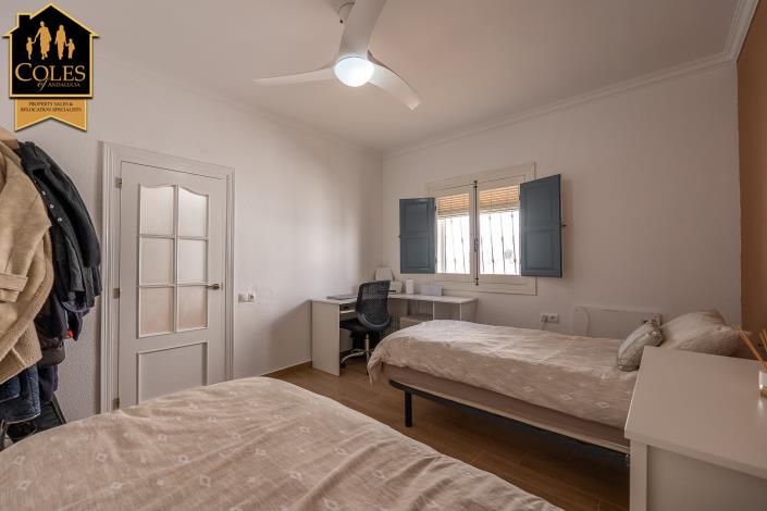 Image No.54-6 Bed Villa / Detached for sale