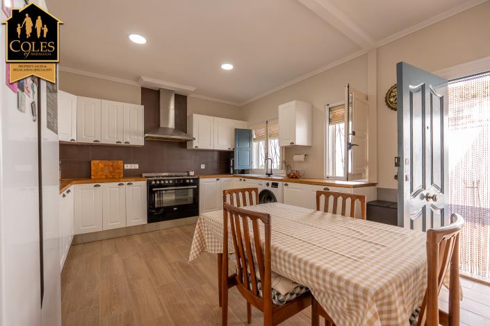 Image No.52-6 Bed Villa / Detached for sale