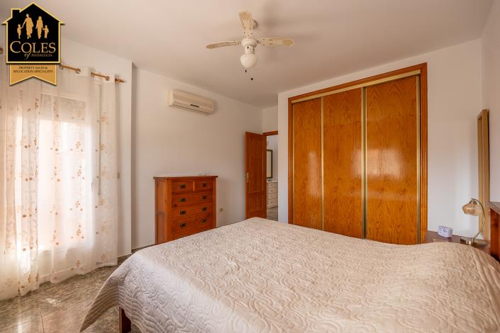 Image No.17-4 Bed Townhouse for sale
