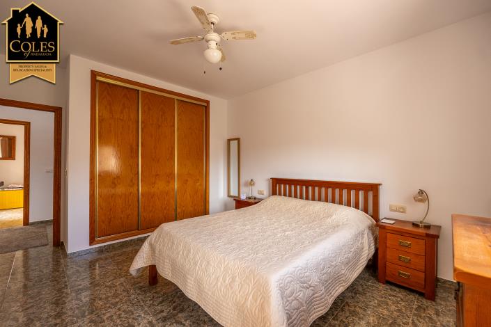Image No.18-4 Bed Townhouse for sale