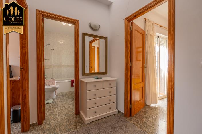 Image No.19-4 Bed Townhouse for sale