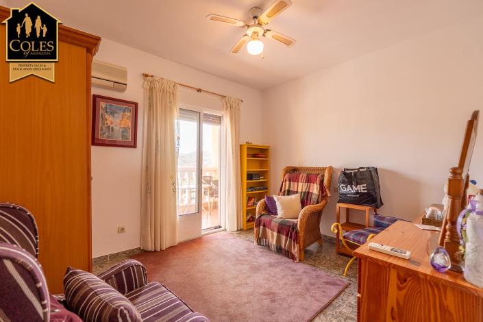 Image No.20-4 Bed Townhouse for sale