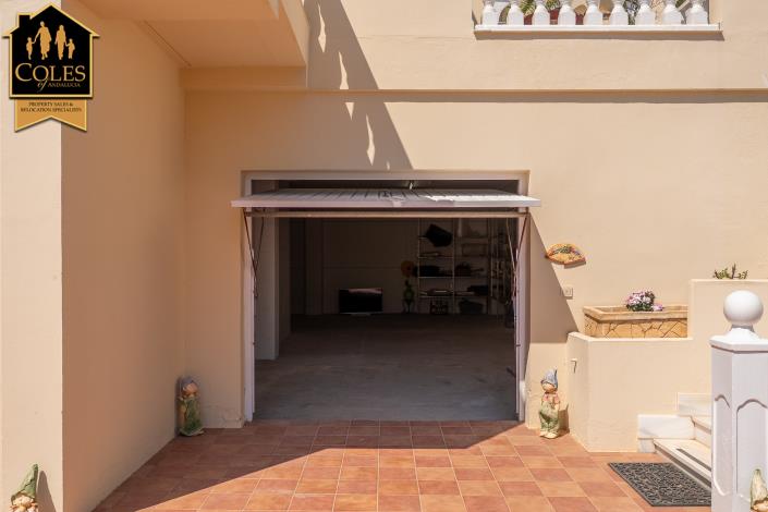 Image No.30-5 Bed Villa / Detached for sale