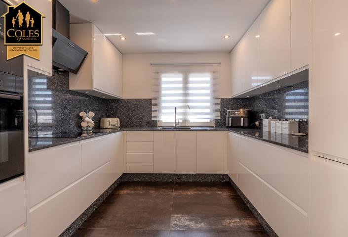 Image No.31-5 Bed Villa / Detached for sale