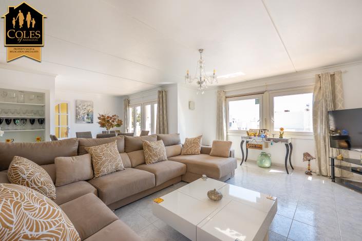 Image No.36-5 Bed Villa / Detached for sale