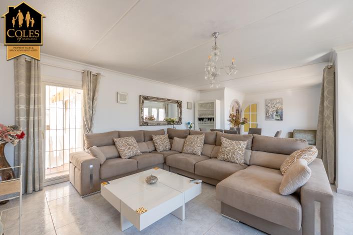 Image No.37-5 Bed Villa / Detached for sale